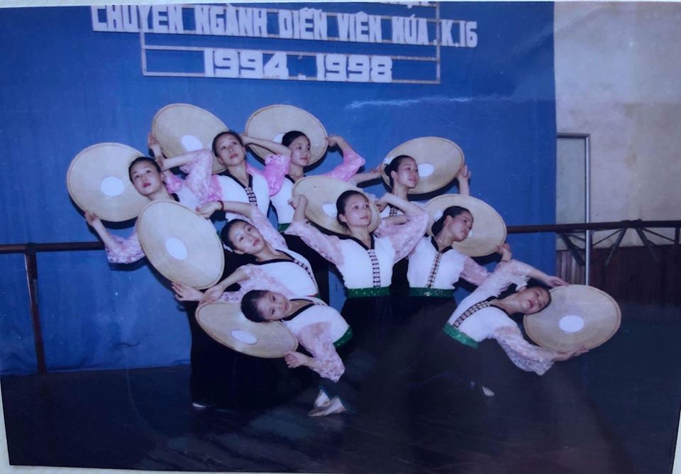 Nhung Phía trước là bầu trời bất ngờ khoe ảnh xinh đẹp thời thiếu nữ